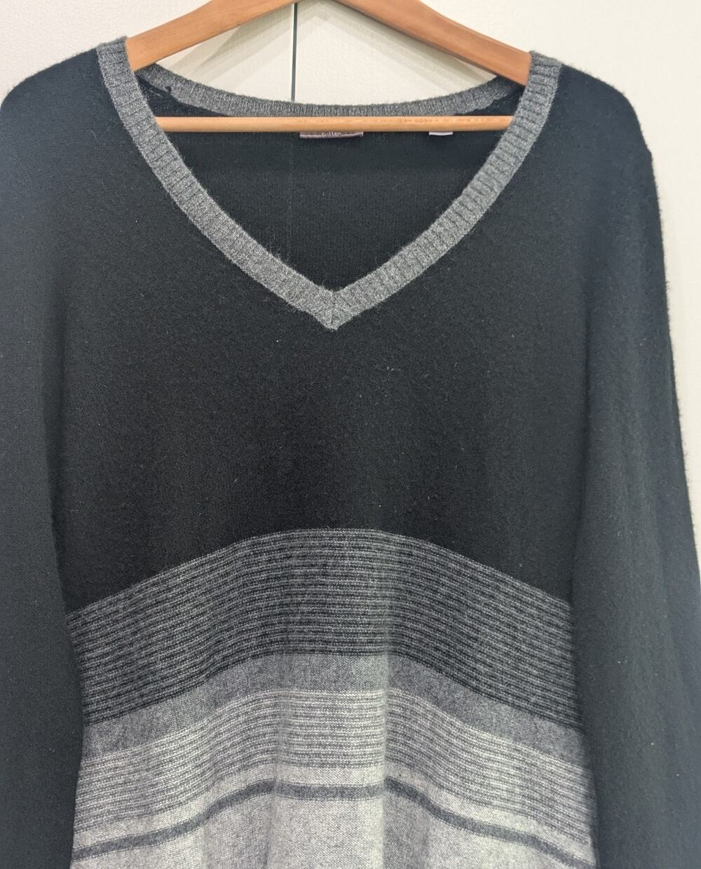 CULLEN 100% Cashmere Sweater XS VNeck Black Grey Ombre Striped Colorblock womens